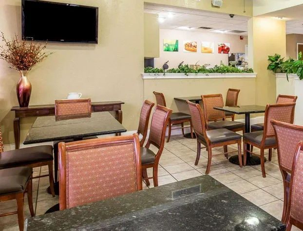 Quality Inn At the Mall - Valdosta hotel detail image 4