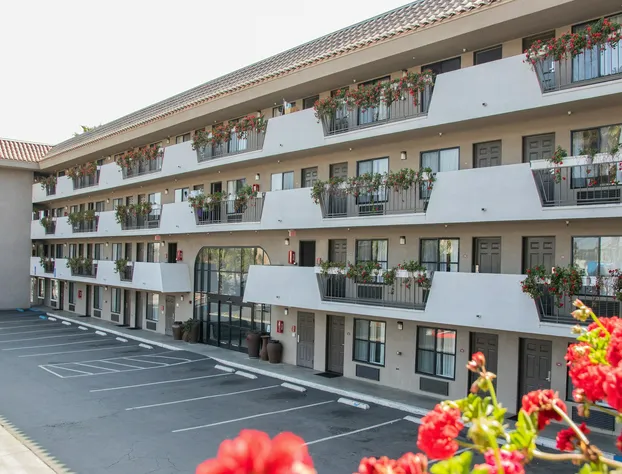 Ramada by Wyndham Oceanside hotel detail image 1