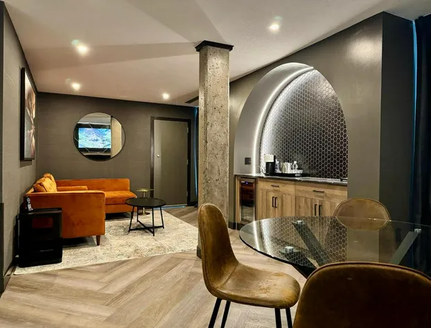 Carriage House Hotel & Conference Centre hotel detail image 3