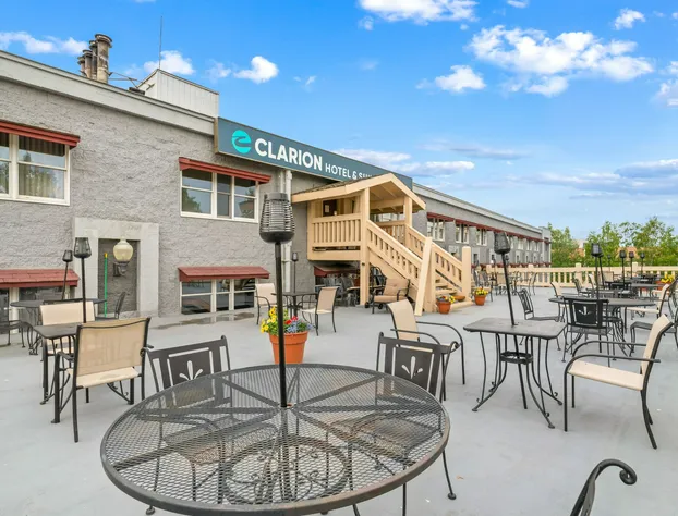 Clarion Hotel & Suites Fairbanks near Ft. Wainwright hotel detail image 2