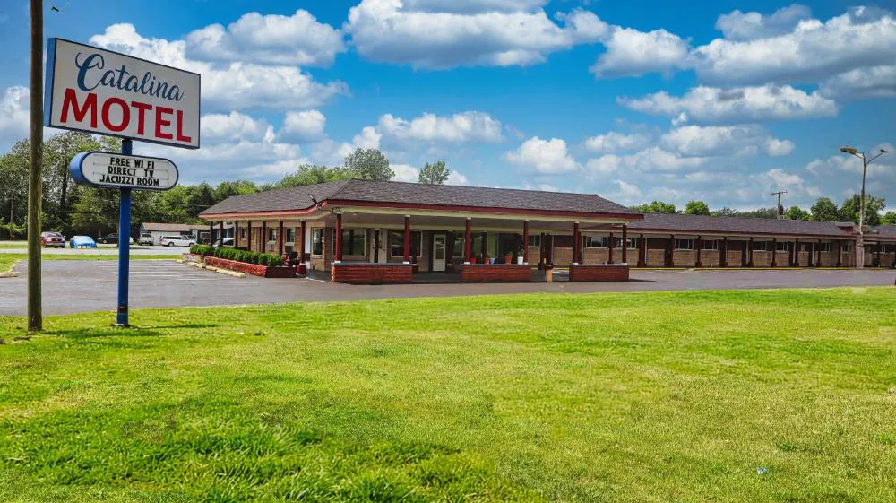 Catalina Airport Motel hotel hero