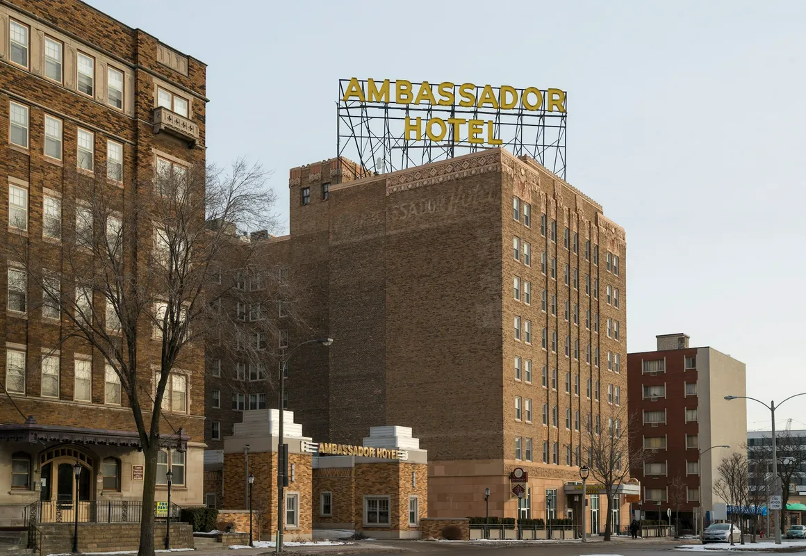 Ambassador Hotel Milwaukee, Trademark Collection by Wyndham hotel hero