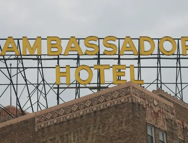 Ambassador Hotel Milwaukee, Trademark Collection by Wyndham hotel detail image 3