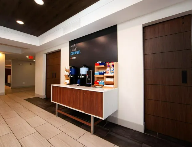 Holiday Inn Express Hotel & Suites Chicago South Lansing by IHG hotel detail image 3
