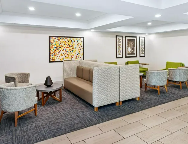 Holiday Inn Express Hotel & Suites Chicago South Lansing by IHG hotel detail image 4