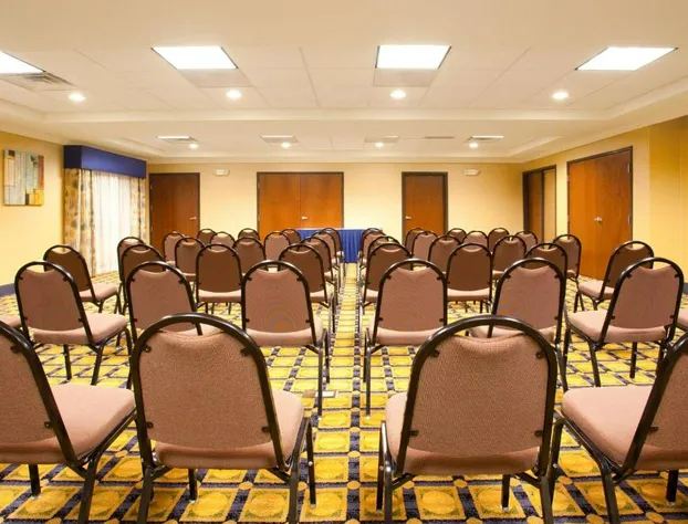 Holiday Inn Express Hotel & Suites Chicago South Lansing by IHG hotel detail image 4