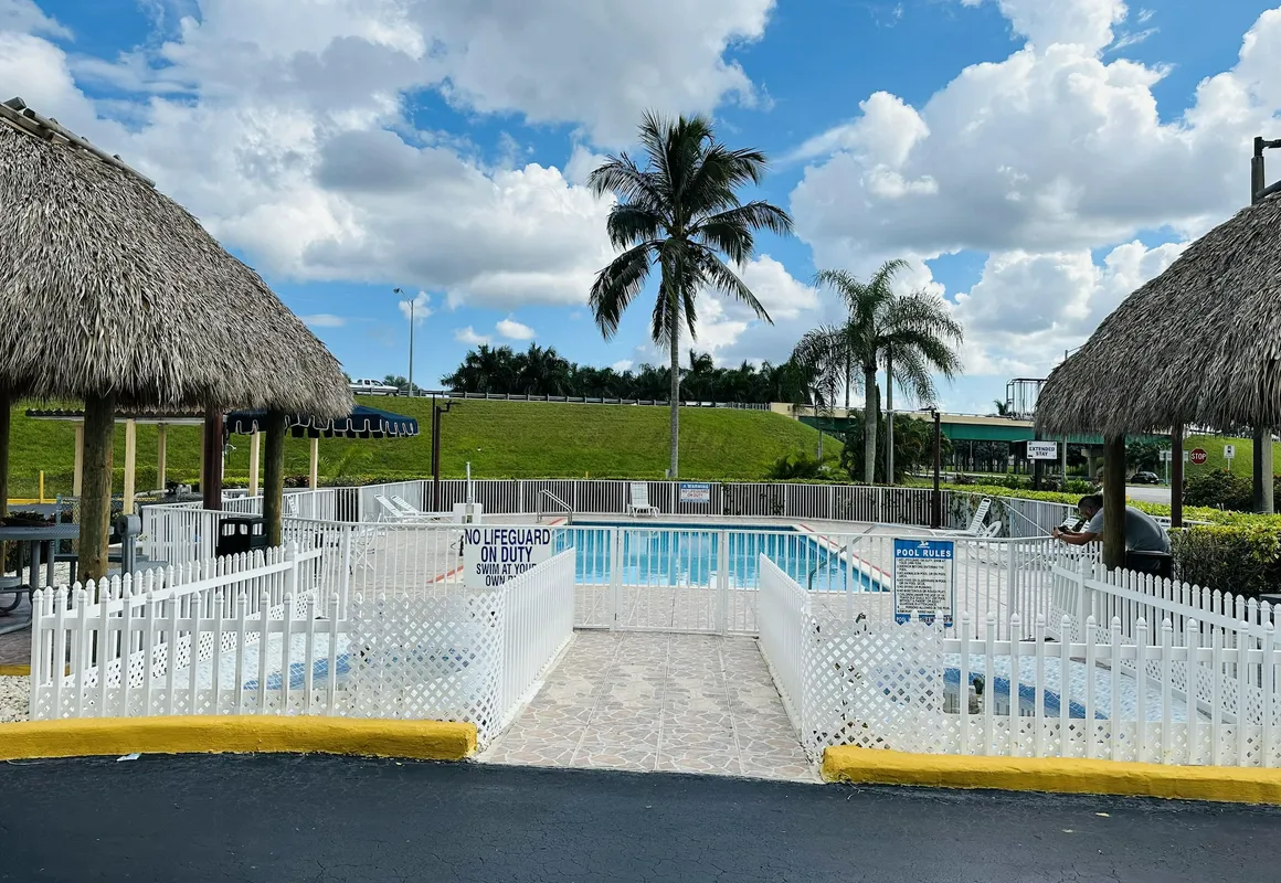 Belmont Inn & Suites hotel hero