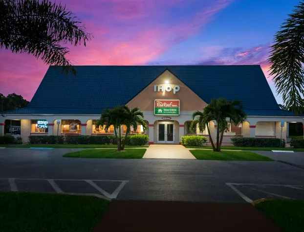 HomeTowne Studios By Red Roof Vero Beach - I-95 hotel detail image 1
