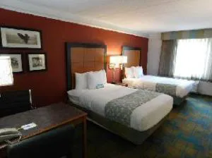 Days Inn & Suites by Wyndham Schaumburg hotel hero