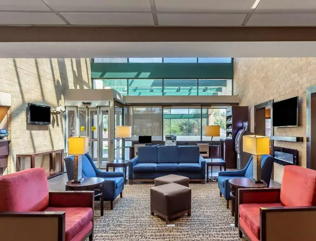 Comfort Suites Oakbrook Terrace near Oakbrook Center hotel detail image 3