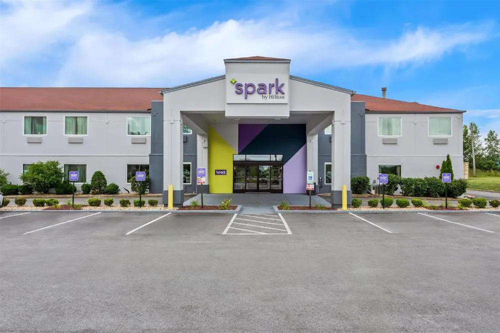 Spark by Hilton Oak Forest hotel hero