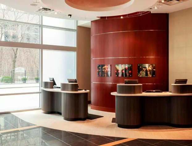 Courtyard by Marriott Chicago Magnificent Mile hotel detail image 4