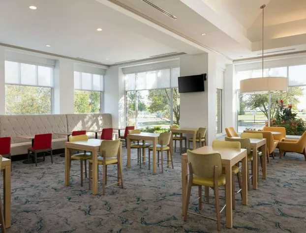 Hilton Garden Inn St. Charles hotel detail image 4