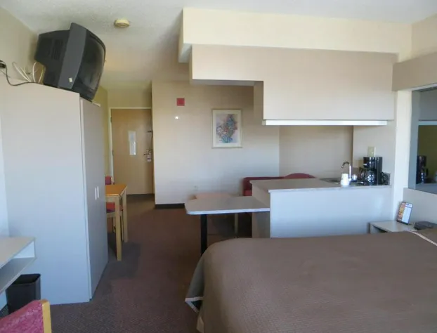 Red Lion Inn & Suites Elk Grove Village hotel detail image 4