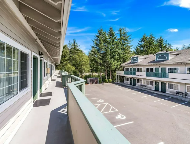 Quality Inn & Suites Bainbridge Island hotel detail image 2