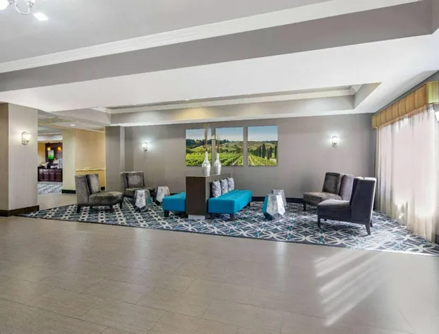 La Quinta Inn & Suites by Wyndham Temecula hotel detail image 1
