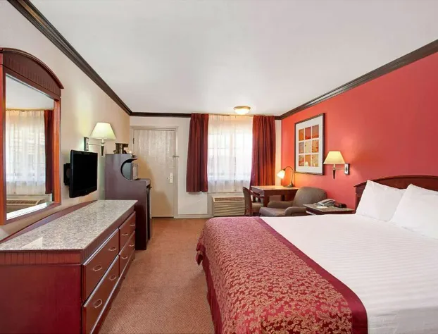 Ramada by Wyndham Pasadena hotel detail image 3