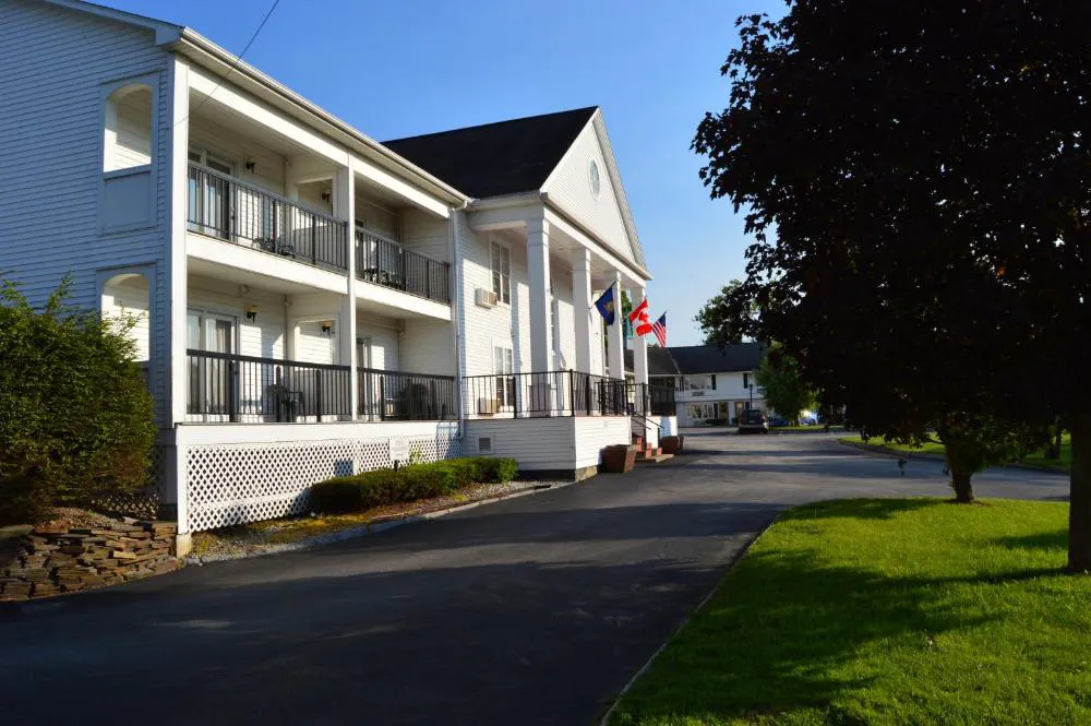 Hollow Inn and Motel hotel hero