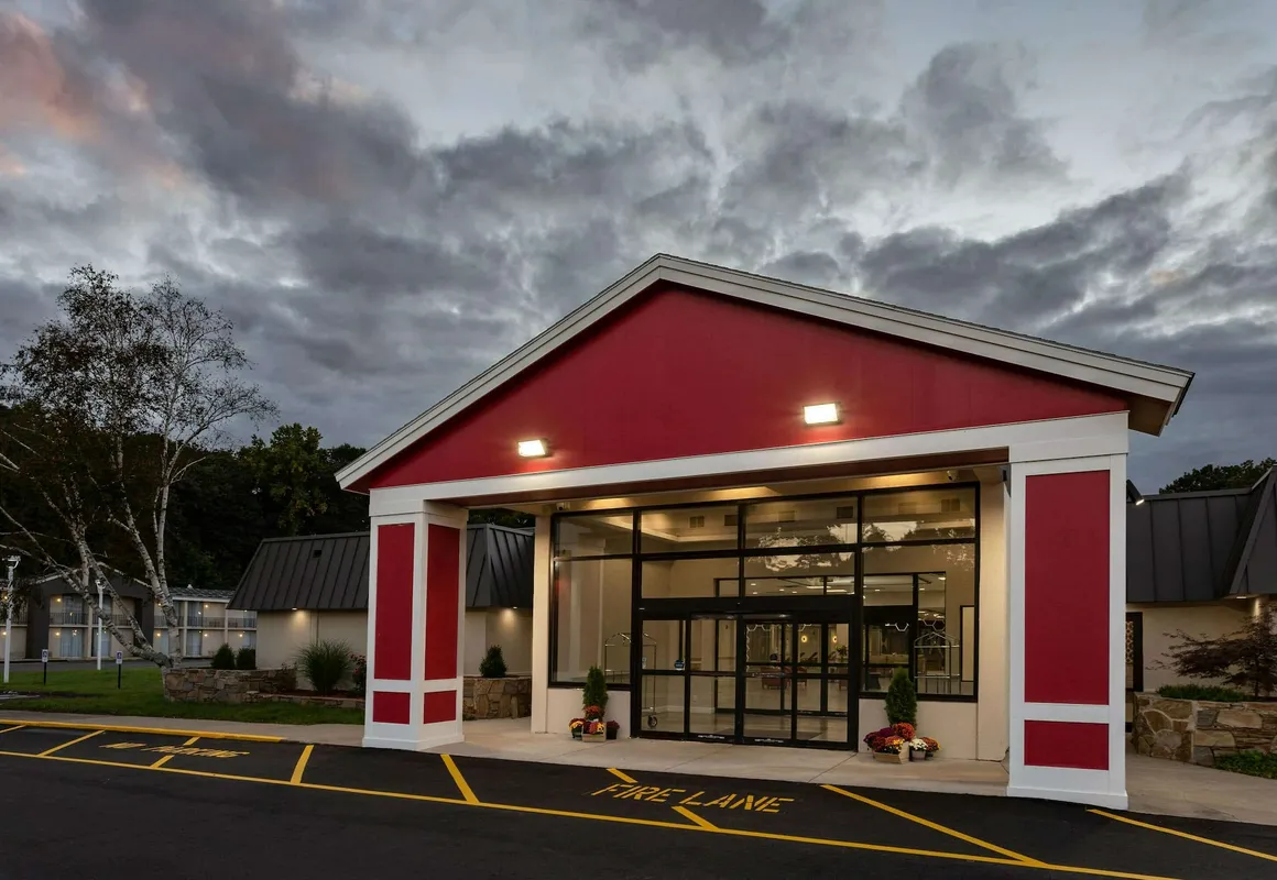 Ramada by Wyndham Hartford North / Bradley Airport hotel hero