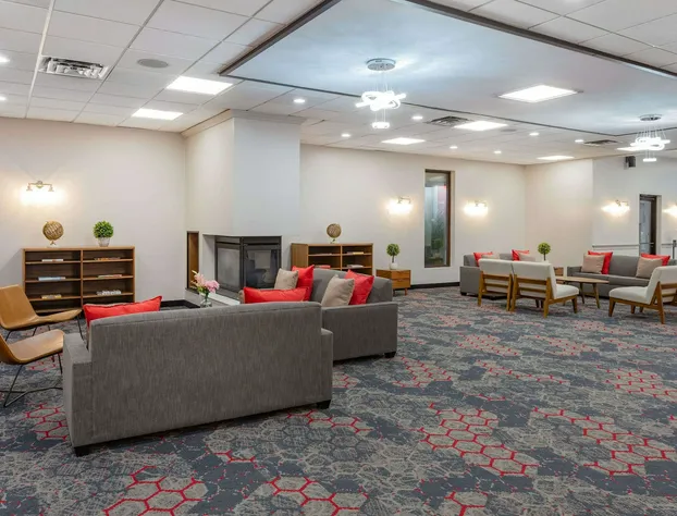 Ramada by Wyndham Hartford North / Bradley Airport hotel detail image 1