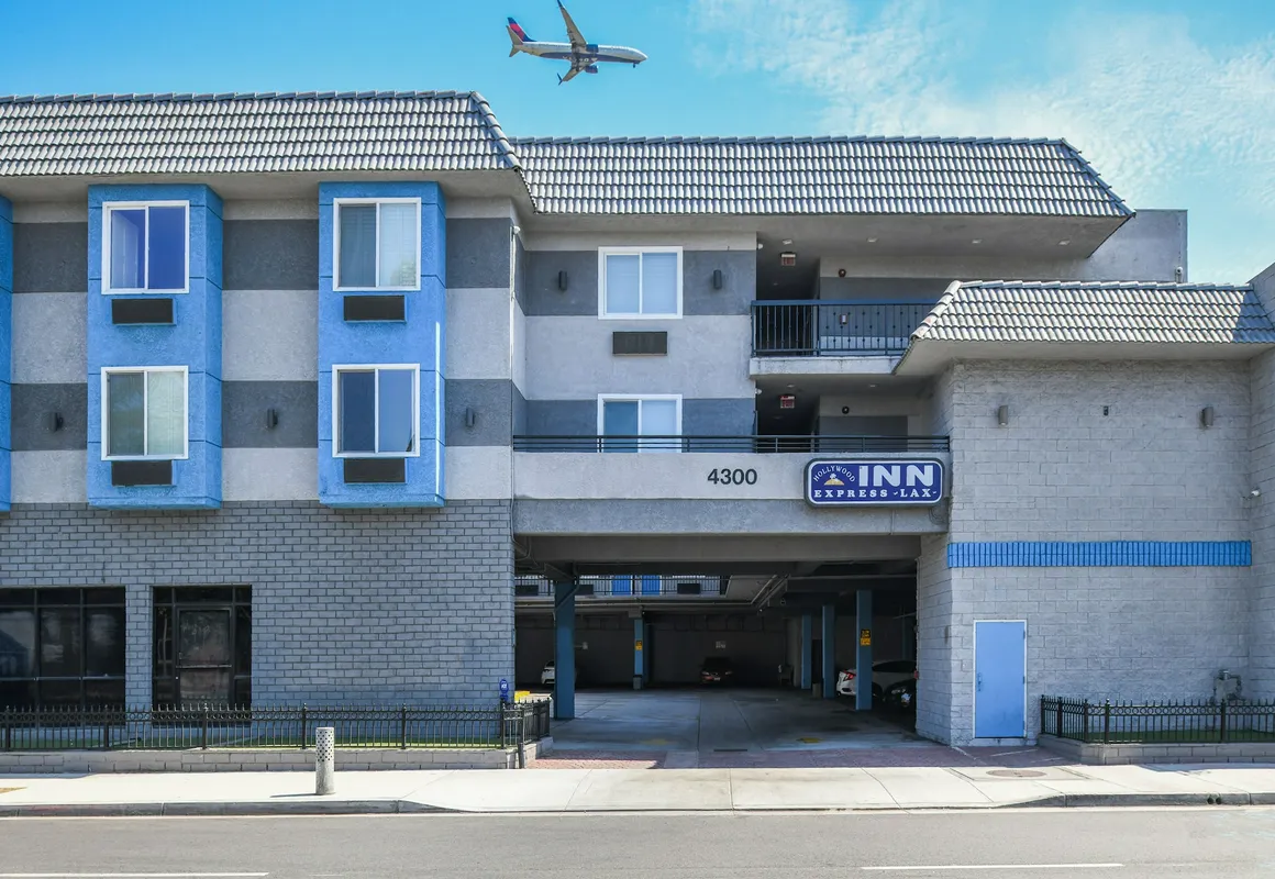Hollywood Inn Express LAX hotel hero
