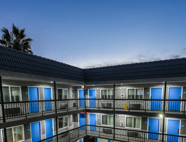 Hollywood Inn Express LAX hotel detail image 1