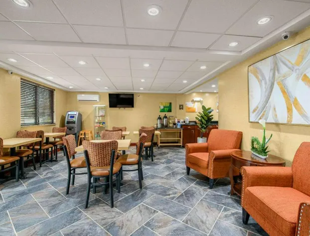 Hibiscus Inn & Suites hotel detail image 1