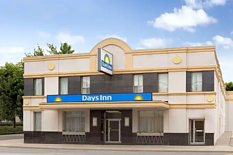 Days Inn by Wyndham Toronto East Beaches hotel hero