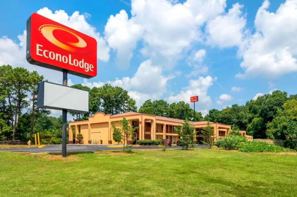 Econo Lodge hotel hero