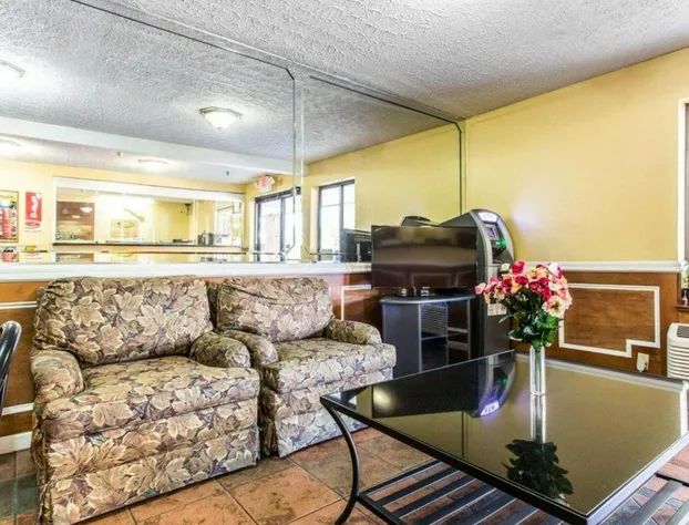 Econo Lodge hotel detail image 3