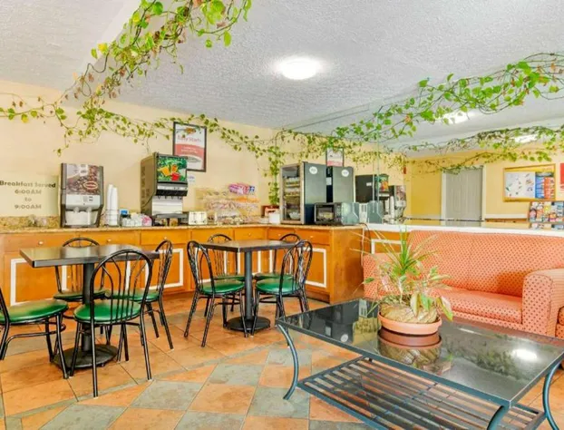 Econo Lodge hotel detail image 4