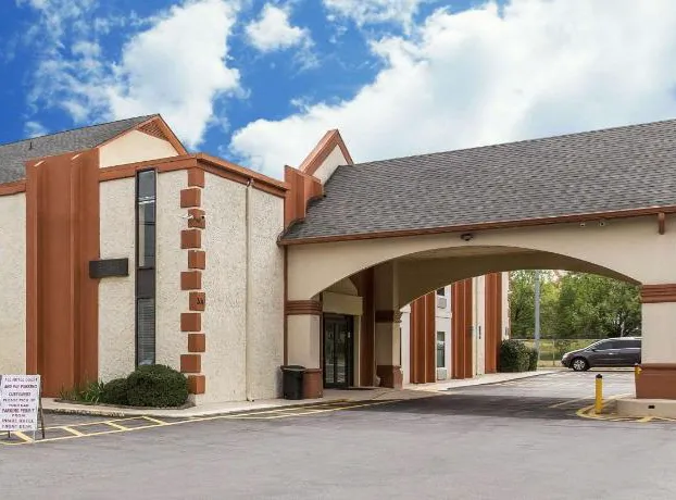 Econo Lodge At Six Flags hotel detail image 4