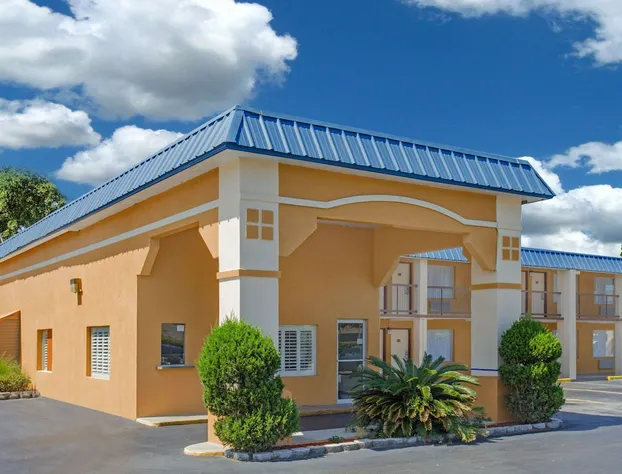 Super 8 by Wyndham Port Royal/Beaufort hotel detail image 1