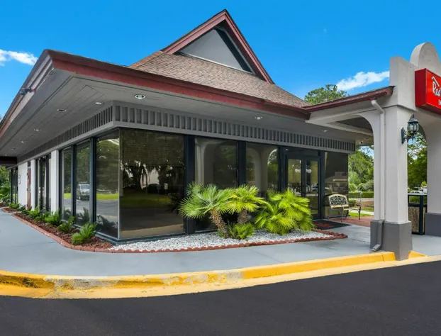 Red Roof Inn Savannah - Southside/Midtown hotel detail image 1