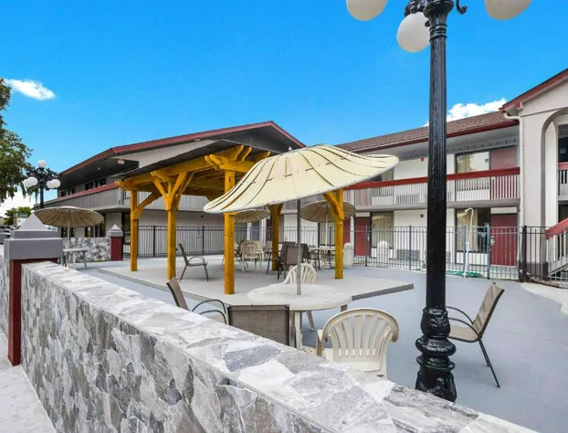 Red Roof Inn Savannah - Southside/Midtown hotel detail image 2