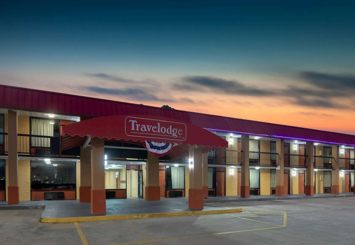 Travelodge by Wyndham Savannah Area/Richmond Hill hotel hero