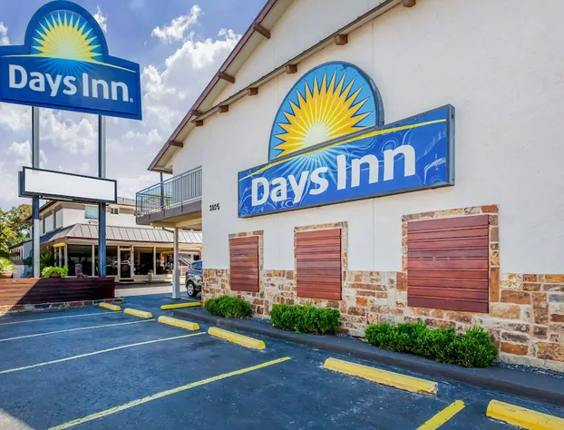 Days Inn By Wyndham Austin/University/Downtown hotel detail image 1