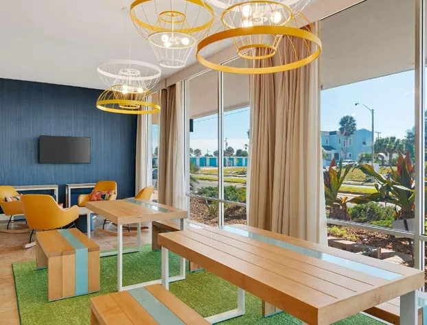 Spark by Hilton Ormond Beach Oceanfront hotel detail image 4