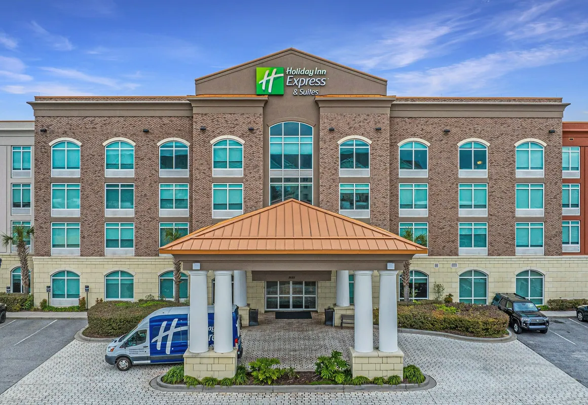 Holiday Inn Express & Suites Charleston Arpt-Conv Ctr Area hotel hero