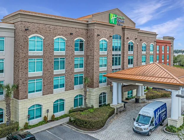 Holiday Inn Express & Suites Charleston Arpt-Conv Ctr Area hotel detail image 1