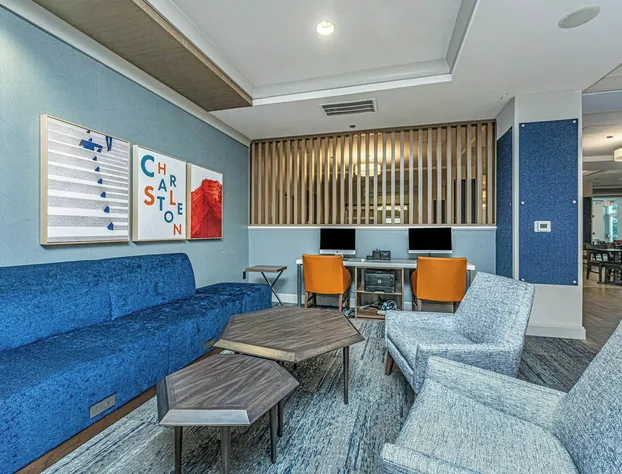 Holiday Inn Express & Suites Charleston Arpt-Conv Ctr Area hotel detail image 4