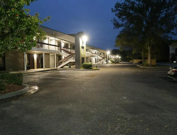 Travelodge by Wyndham North Charleston hotel detail image 1