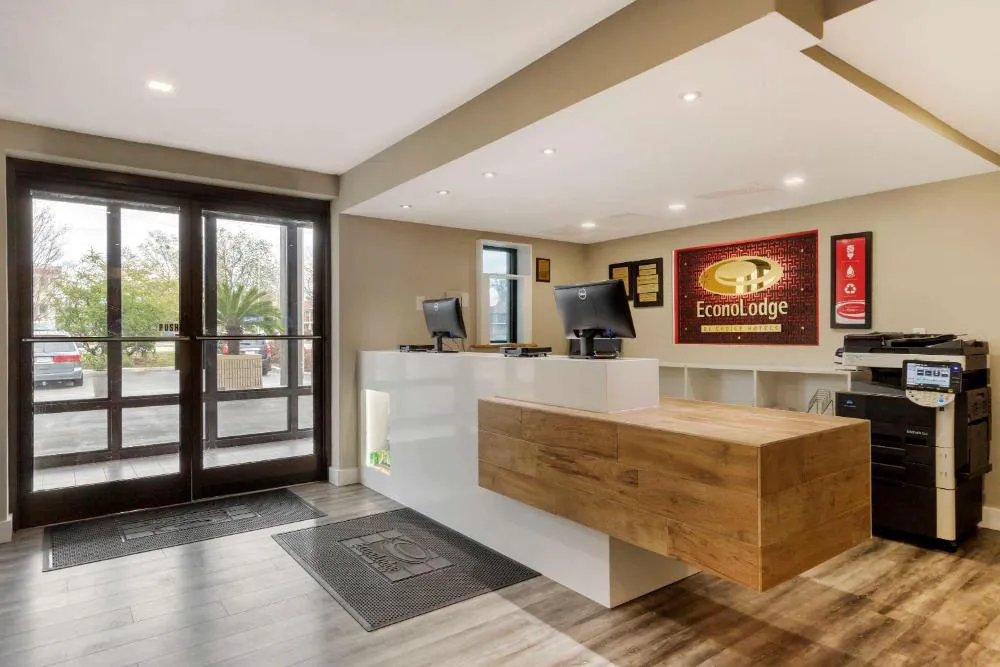 Travelodge by Wyndham North Charleston hotel hero