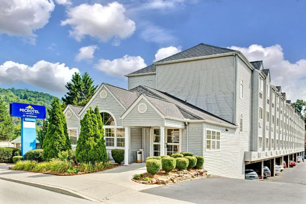 Microtel Inn & Suites by Wyndham Gatlinburg hotel hero