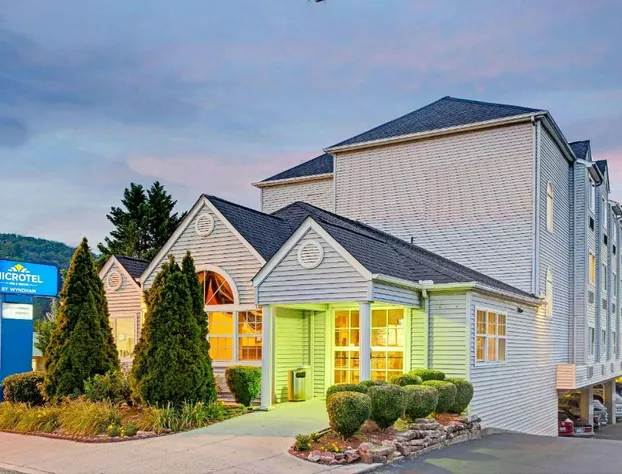 Microtel Inn & Suites by Wyndham Gatlinburg hotel detail image 2