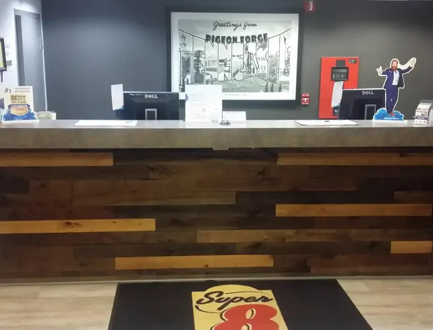 Super 8 by Wyndham Pigeon Forge Dollywood Lane hotel detail image 3