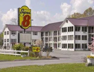 Super 8 by Wyndham Sevierville Riverside hotel hero