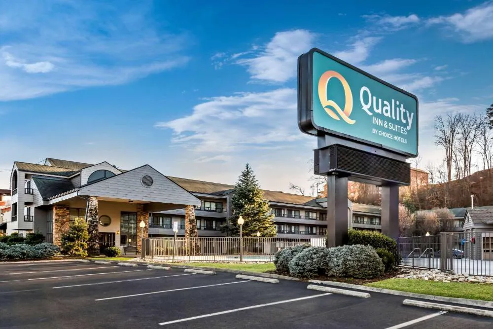 Quality Inn And Suites Dollywood hotel hero