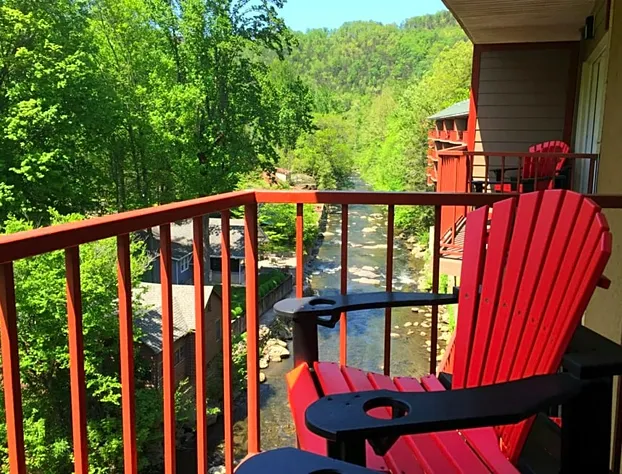 Baymont by Wyndham Gatlinburg On The River hotel detail image 4