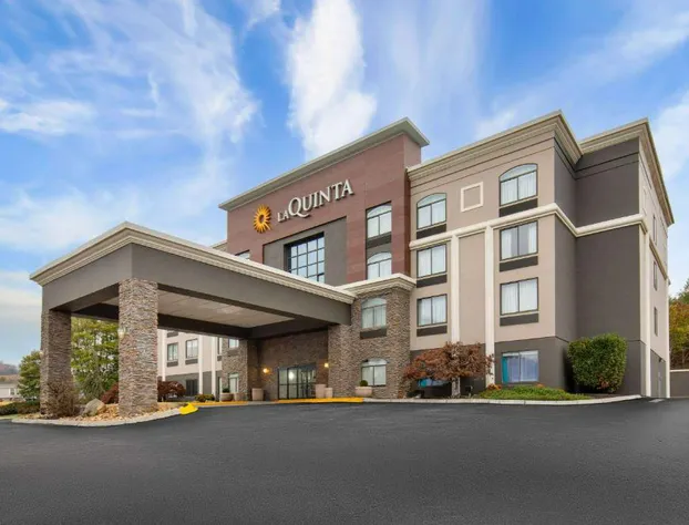 La Quinta Inn & Suites by Wyndham Sevierville / Kodak hotel detail image 1